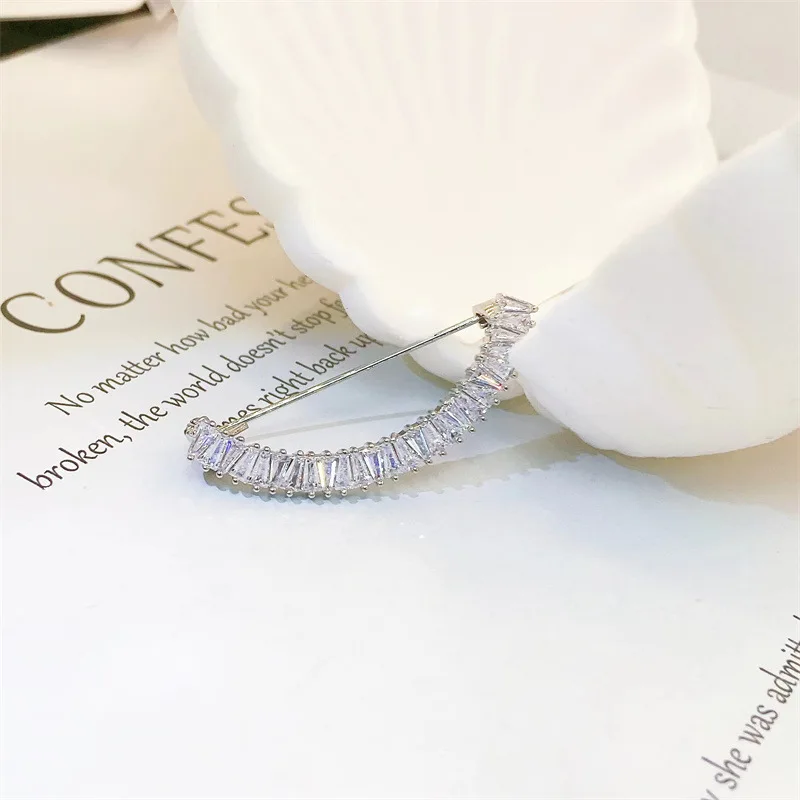Lucky Smile Shaped T Zircon Brooch Pin Elegant Anti Exposure Clothing Fastener Dress Waist Cincher Auspicious Daily Party Wear
