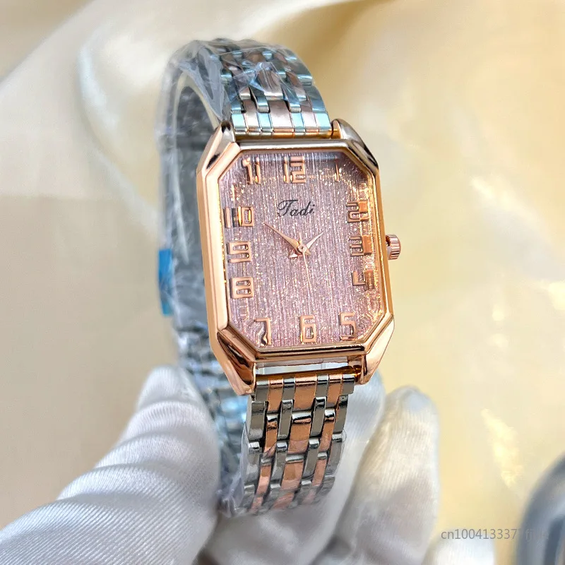 ساعات نسائية الأعمال الفاخرة السيدات موضة كوارتز ساعة بسيطة مقياس مربع جودة مطلية بالذهب الفولاذ المقاوم للصدأ ساعة قابلة للطي