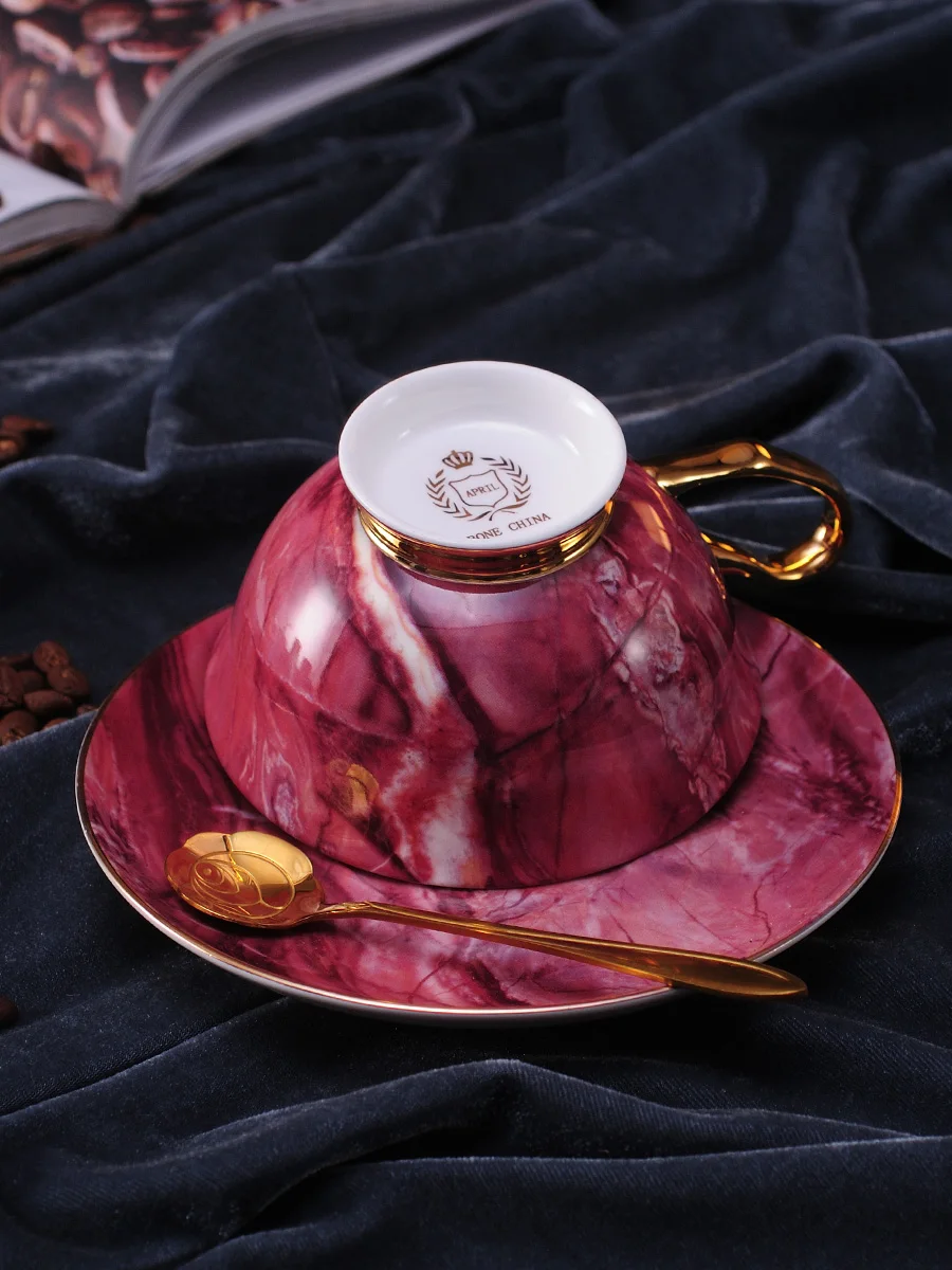 European Bone China Coffee Cup Saucer Set Exquisite and Creative English Phnom Penh Ceramics Afternoon Tea Set Flower Teacups