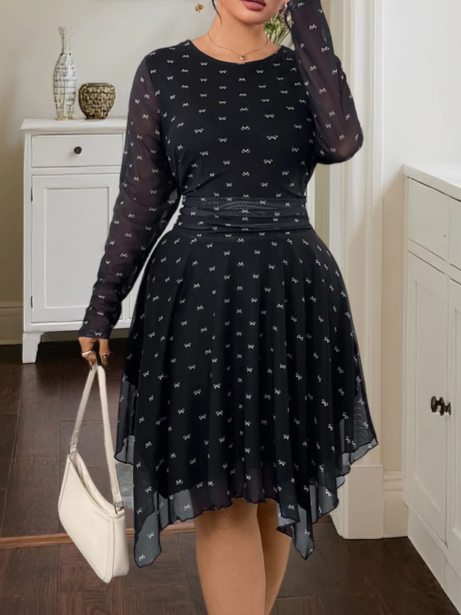 ชุดเดรสแม็กซี่เดรสคอวีแขนระบายลายดอกไม้ของผู้หญิง ชุดเดรสโบโฮพลิ้วไหวหรูหราพร้อมเข็มขัดและผ่าข้าง