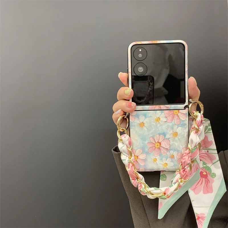 Funda para Z Flip7 Flip6 con cadena de bufanda de seda, flor rosa, elegante diseño floral para mujer, para Samsung Z Flip7 6 5 4 MixFlip