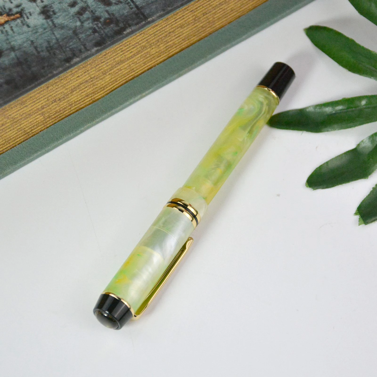 Kaigelu 316 Celluloid Yellow Green Fountain Pen Iridium EF/F/M Nib Beautiful Pen