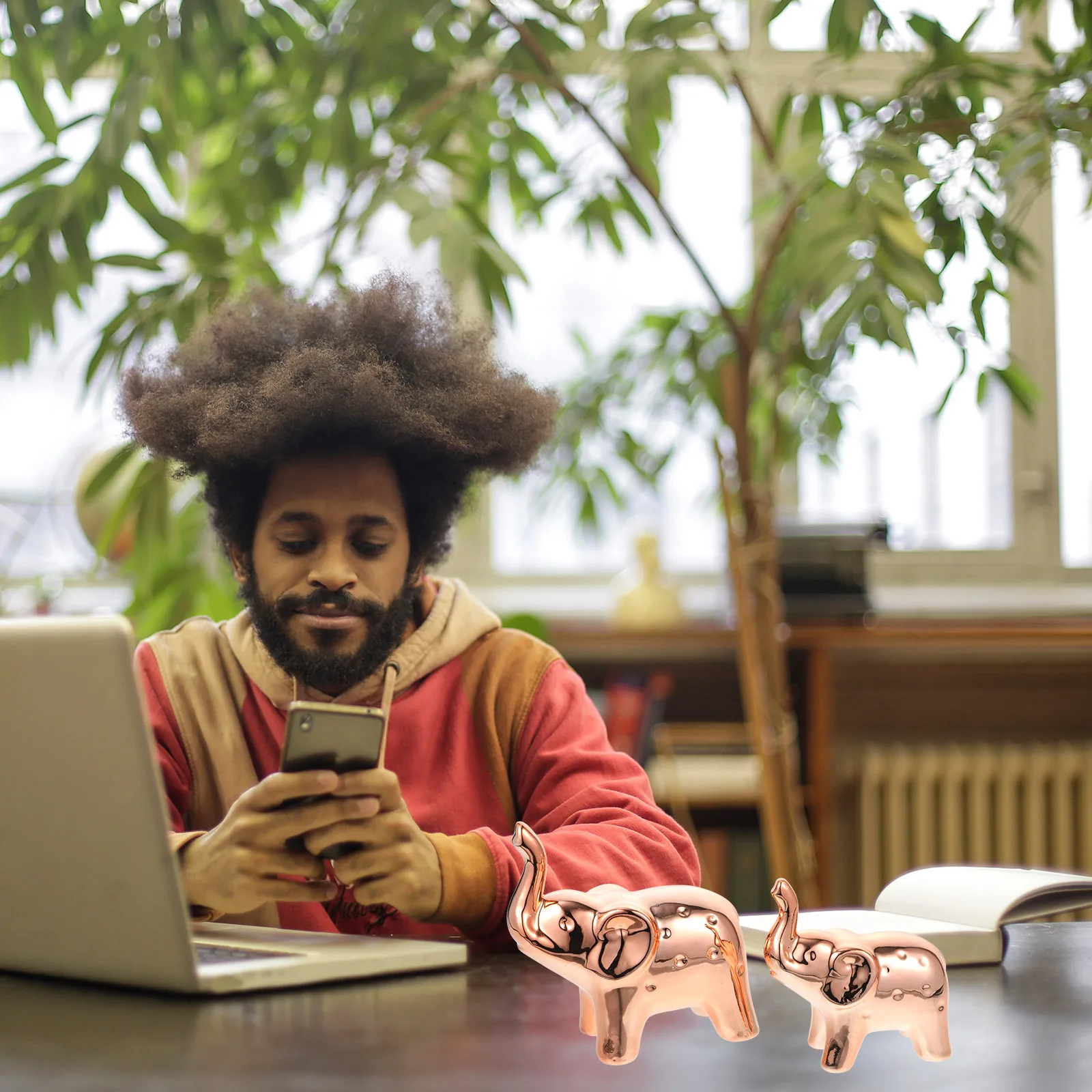 

2Pcs Ceramic Elephant Ornament Chic Creative Desktop Statue for Home Table Shelf Decoration Elephant Gifts