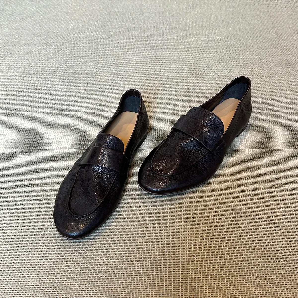 

Women Genuine Leather Loafers Outdoor Shallow Flat Shoes Soft Leather Comfortable Casual Women Shoes Solid Color Fashion