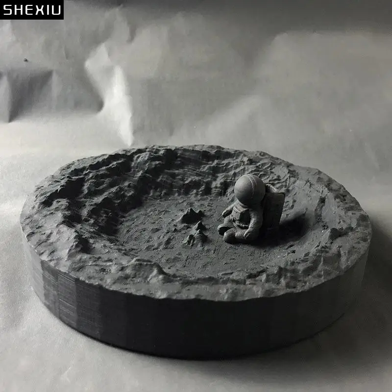 Moon Crater/ruins Ashtray Office Desk Decoration Creativity Astronaut Cement Ash Tray Gifts for Boyfriend Modern Home Decor