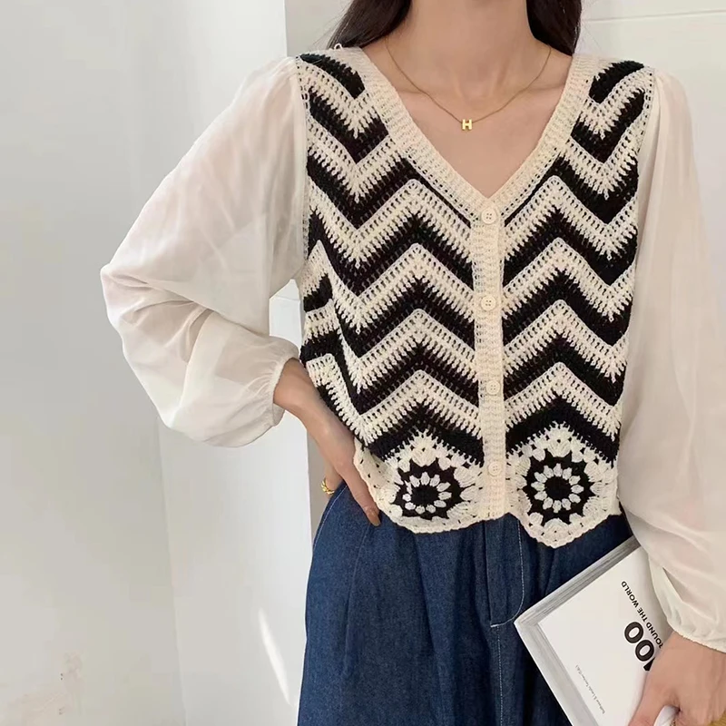 Chevron-shaped Striped Crochet Blouse Long Sleeve Button Front Crop Tops Women\'s Spring Summer Classic Outfit