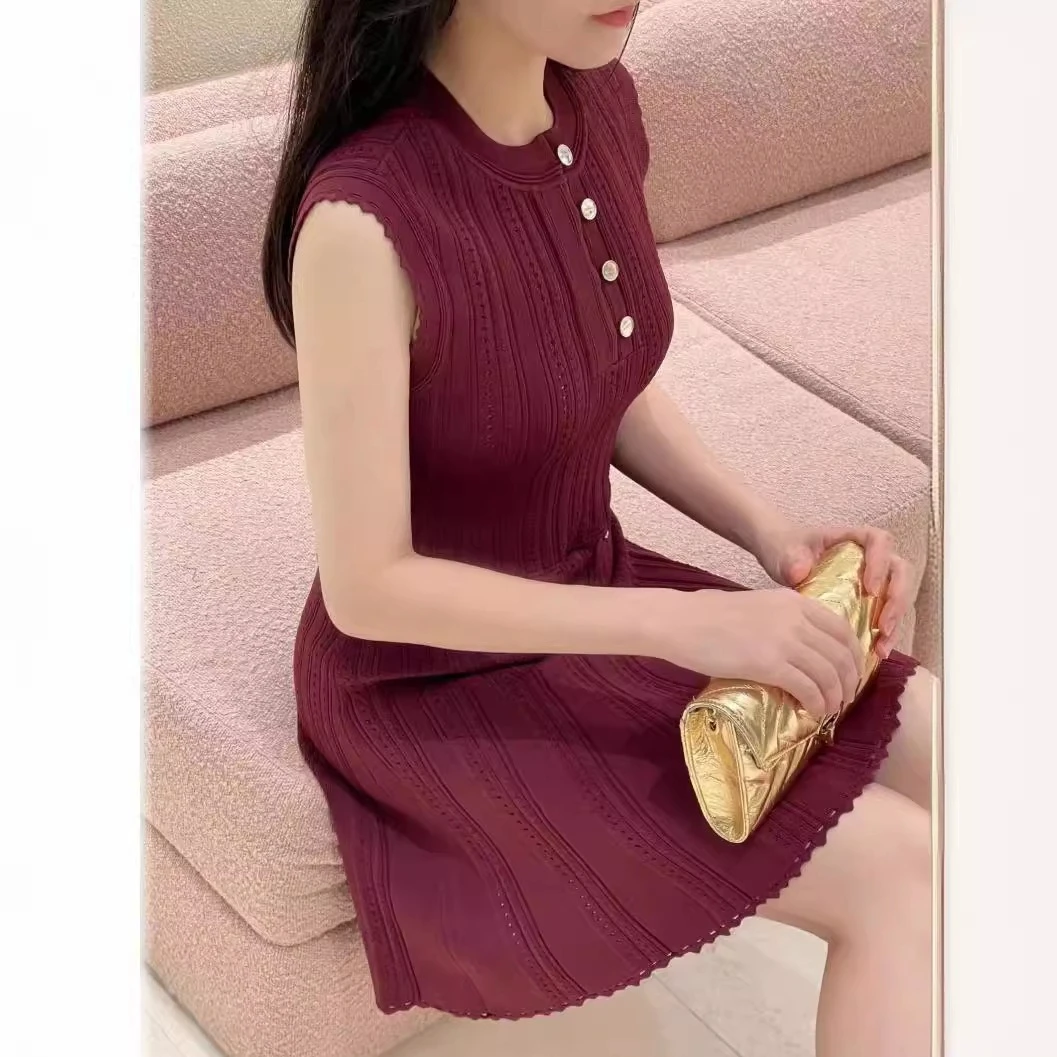 

Women's wine red two-piece suit sleeveless slim-fitting top or shorts skirt