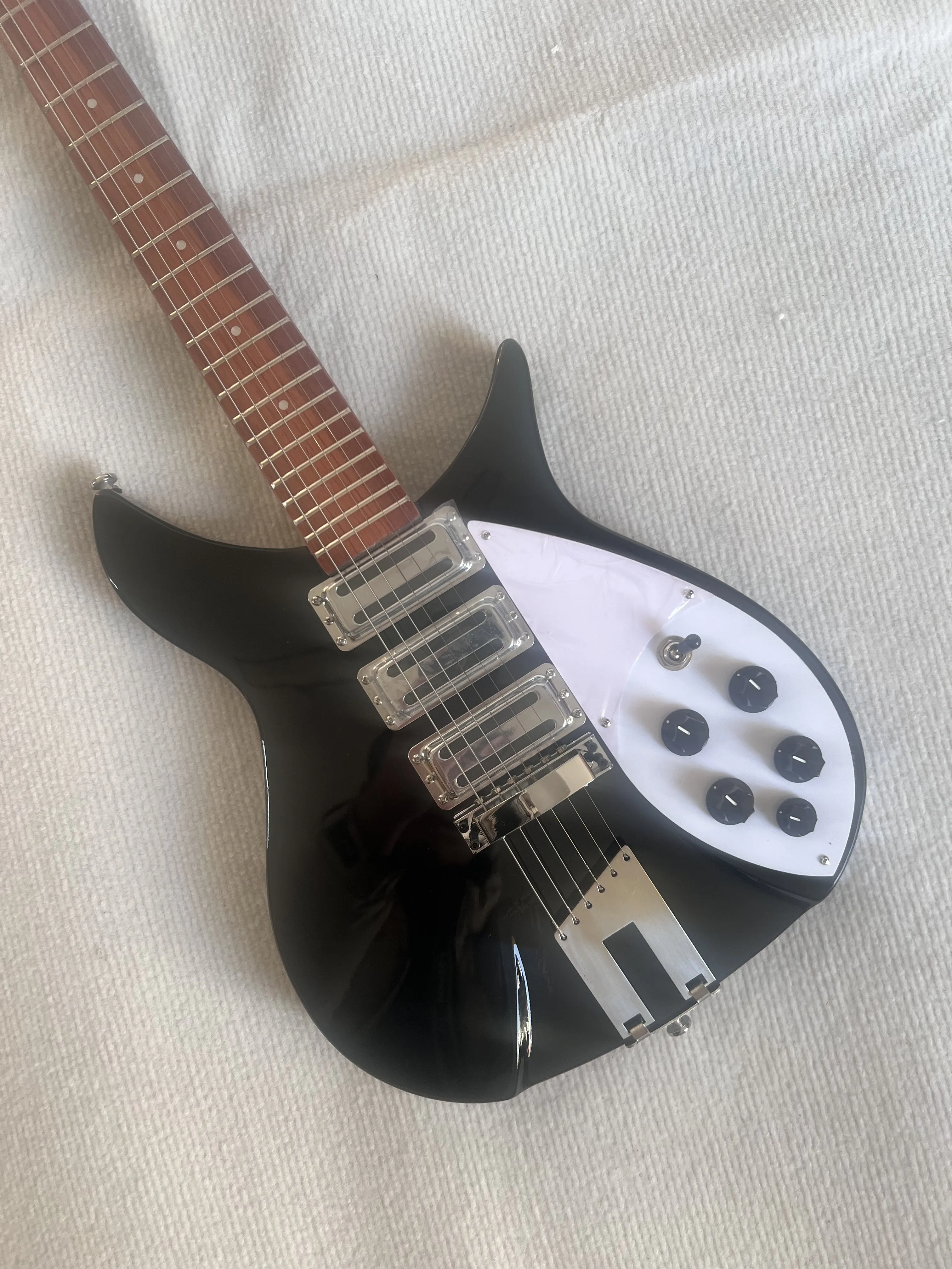 Chitarra elettrica Rickenbacker 325,6 corde, 21 tasti, colore nero, accessori argento, 3 pickup, disponibile, trasporto veloce gratuito