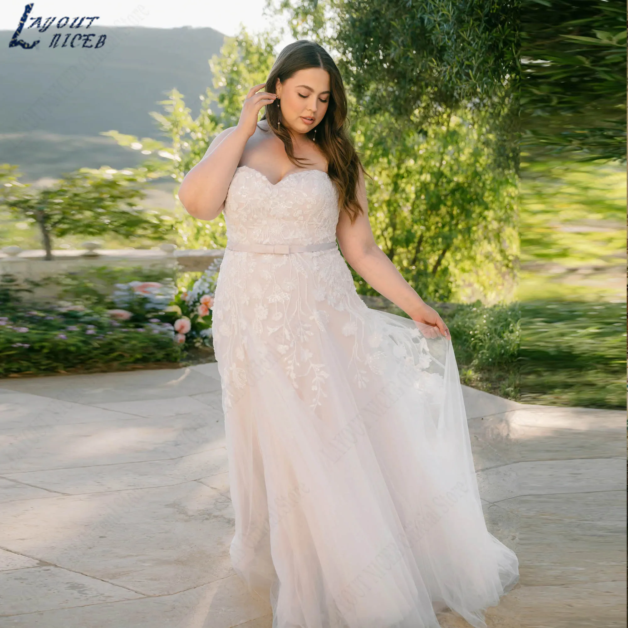 Romantic Appliques Plus Size Wedding Dress Sweetheart Sleeveless A-line Bride Gown Backless Luxury vestidos de novia Customized