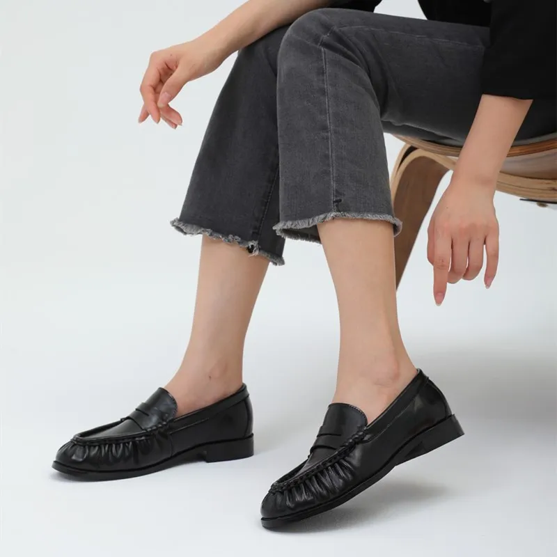 Damen-Leder-Slipper Modell 2026, Wildleder-Oberfläche Einzelschuhe mit Niedrigem Absatz, Handgefertigte Retro Plissierte Runde Zehenpartie Damenschuhe – Detail 7