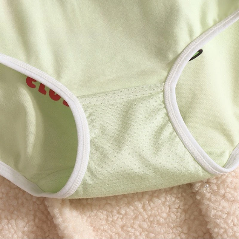 Quần lót nữ cotton thoáng khí - close-up view