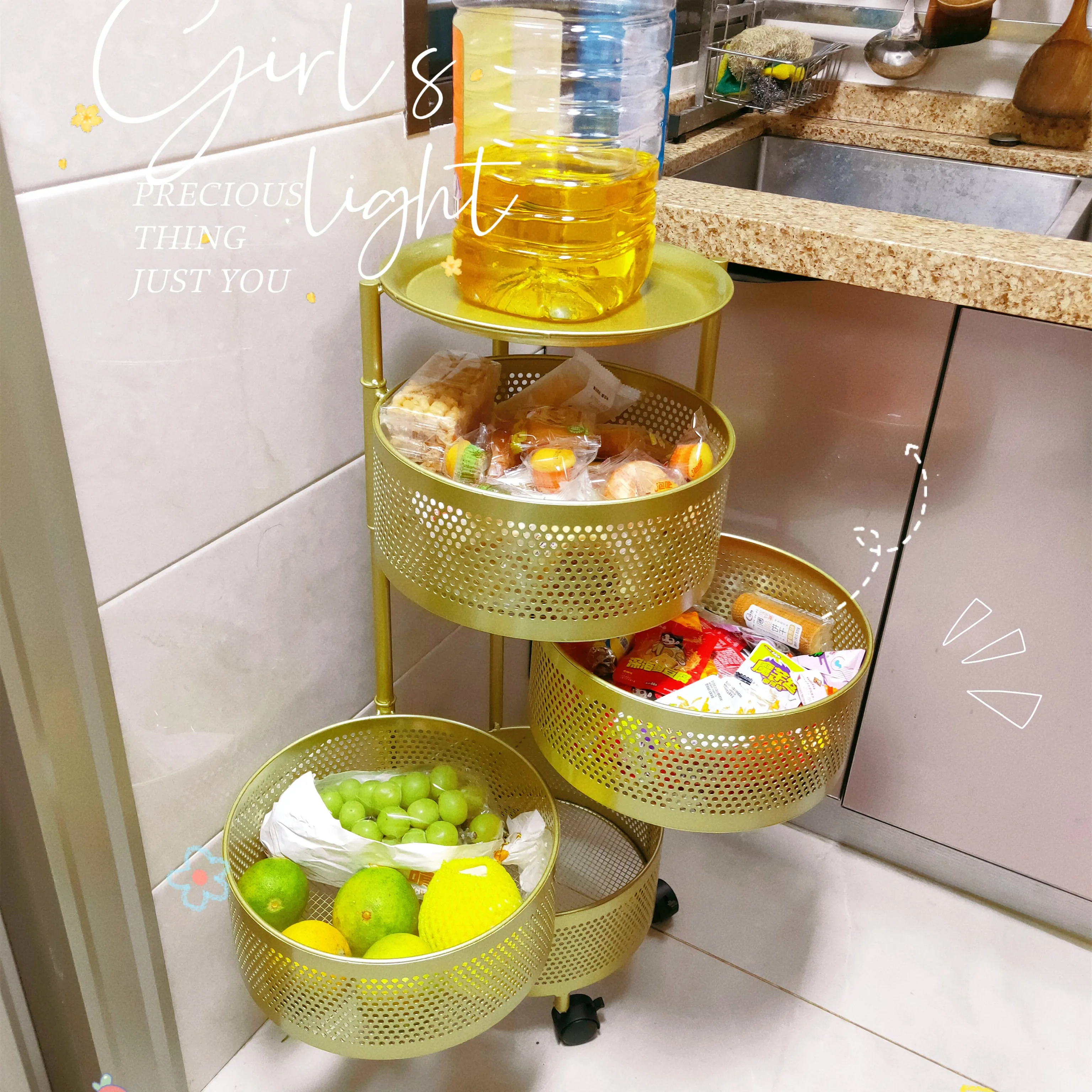 

Rotatable fruit and vegetable shelves, floor-to-ceiling snack storage, restaurant to put vegetable baskets