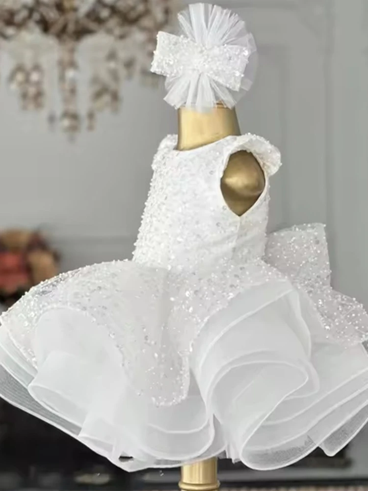 高級子供女の子のウェディングドレスホワイトビーズパーティードレスビーズティアードチュール袖ふくらんフラワーガールのドレス結婚式用