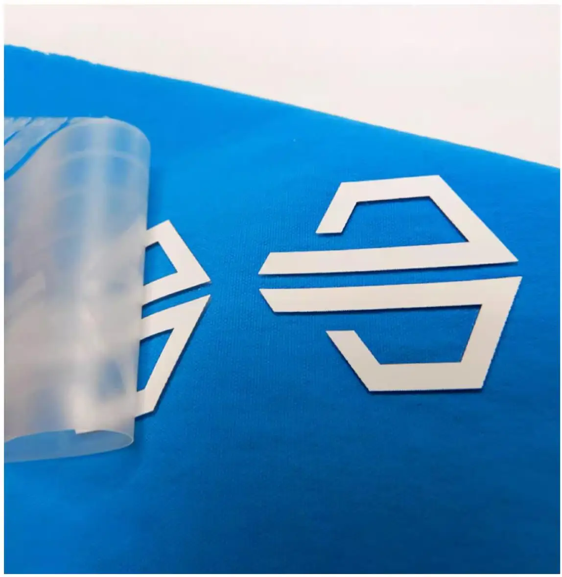 

Heat Transfer One Color Thick Label 3D Silicone Hot Stamping Soft Label Fabric Chest Label Custom Logo Branding Label