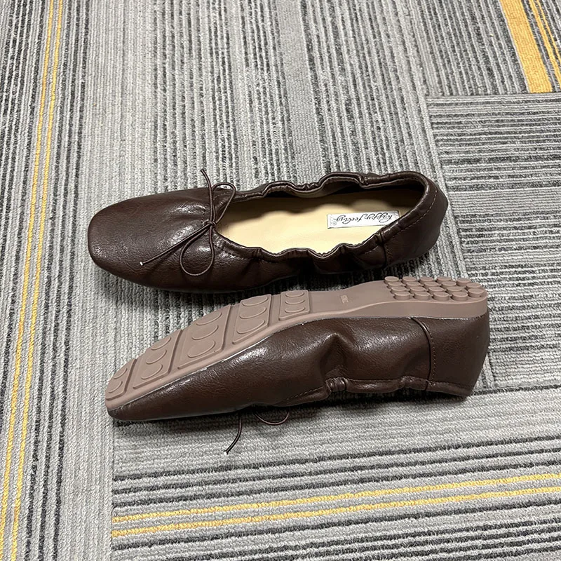 Neu in der Mode: Weiche Damen-Ballerinas mit flachem Absatz, lässige, flache Damenschuhe zum Hineinschlüpfen, mit Schmetterlingsknoten. – Detail 17