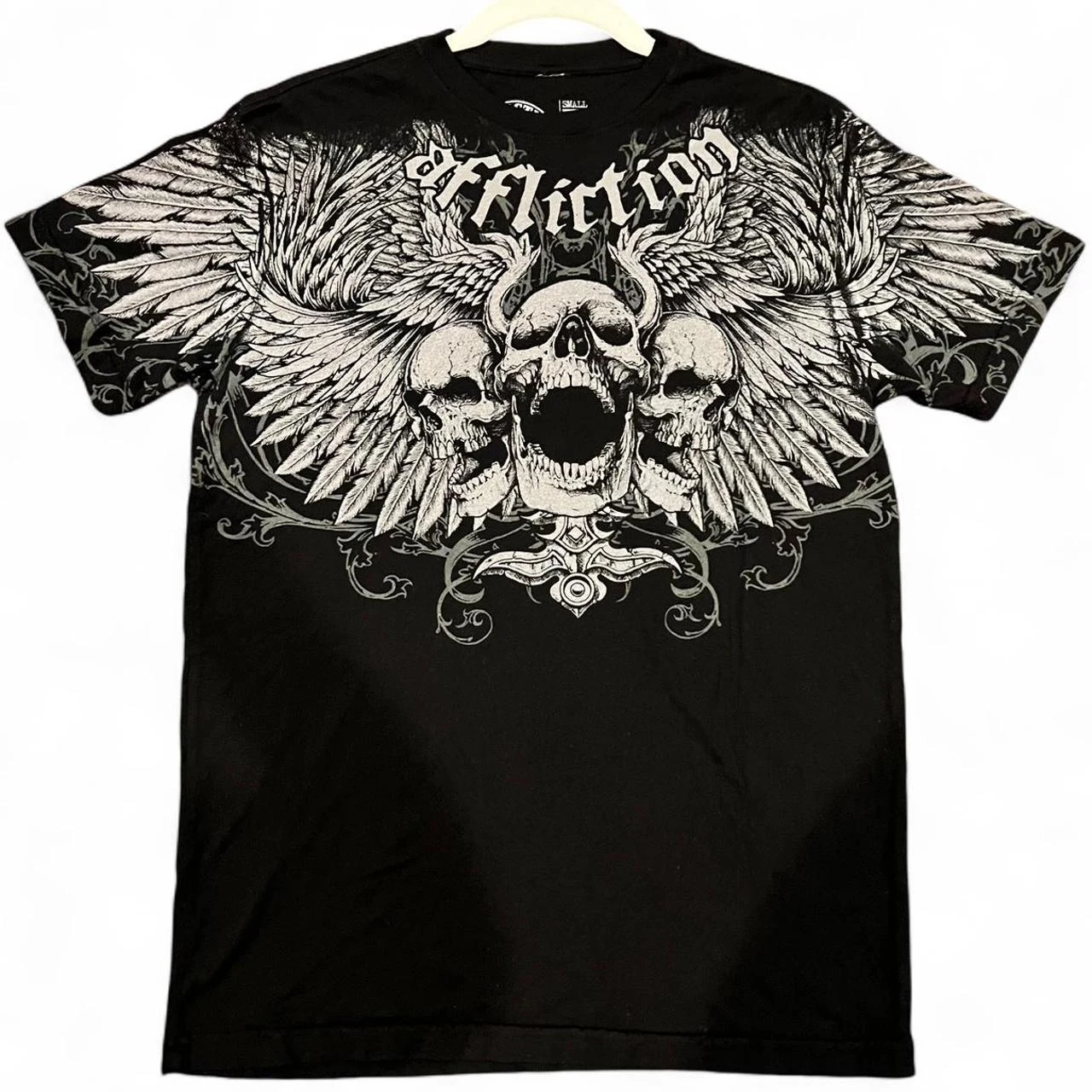 

Affliction Y2K Gothic Wings & Skull Print Tee, Retro Streetwear Graphic T - Shirt for Men, Unique Vintage Design