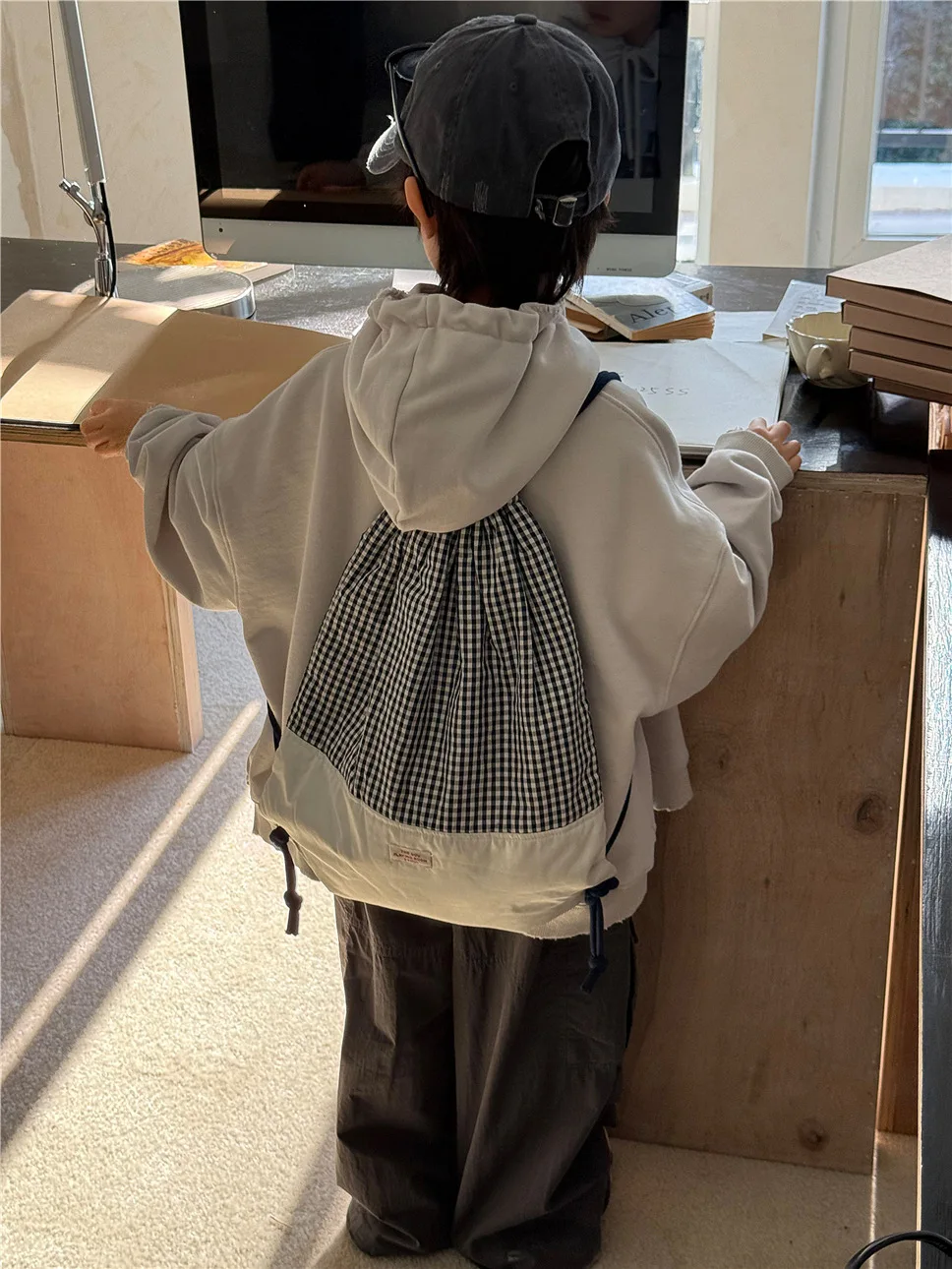 2025 children's autumn hooded sweatshirt Coat with retro distressed label for boys and girls stylish sports Coat