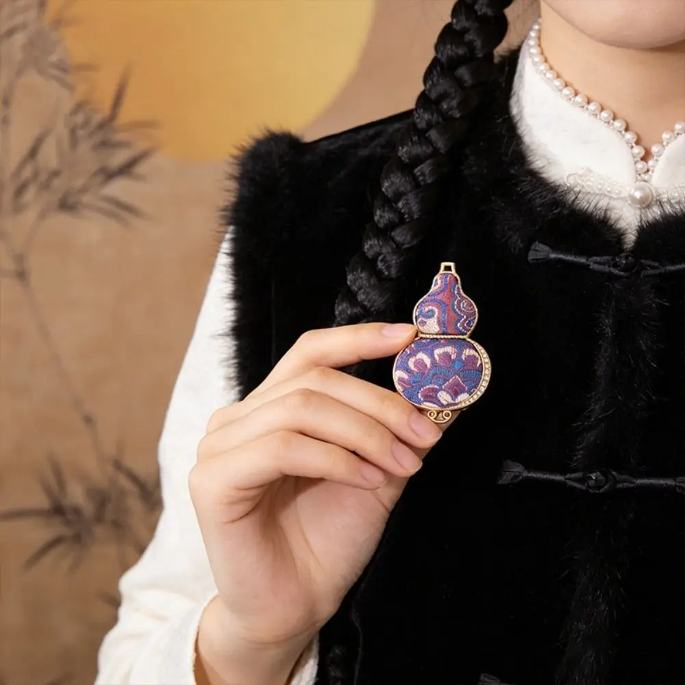 Traditional Design Song Brocade Brooch Handmade New Style Pipa Brooch Butterfly Pattern Song Brocade Material Vintage Ornament