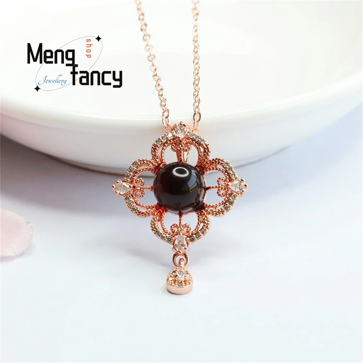 

Natural Amber Water Purification Blood Pur Hollowed-out Flower Necklace Simple Generous Personalized Fashion Exquisit Women Gift