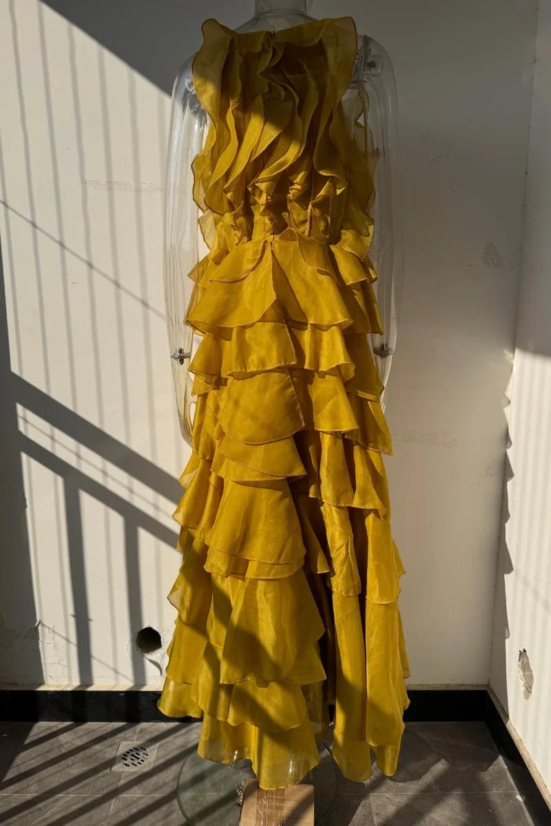 Haute qualité piste femmes col en v col central découpé avec volants encadrés longue robe Maxi à volants