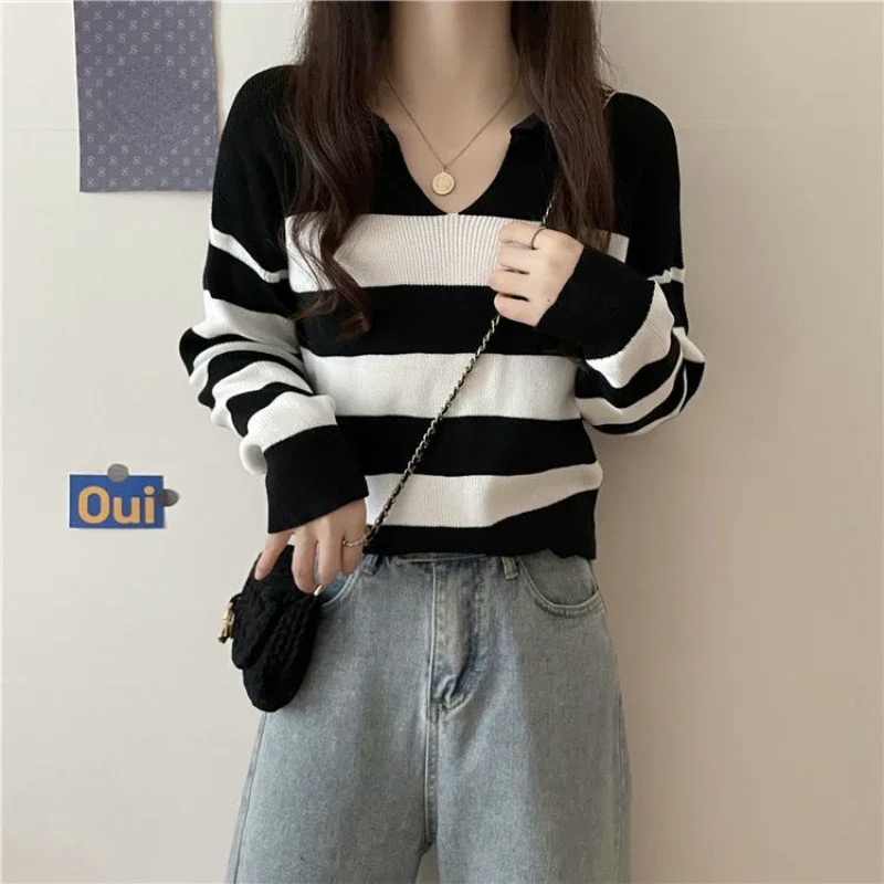 بلوفرات نسائية مخططة بتصميم نحيف ورقبة على شكل حرف v قماش حياكة على الطراز الكوري أنثى كل مباراة بسيطة موضة جديدة ربيع الخريف غير رسمية