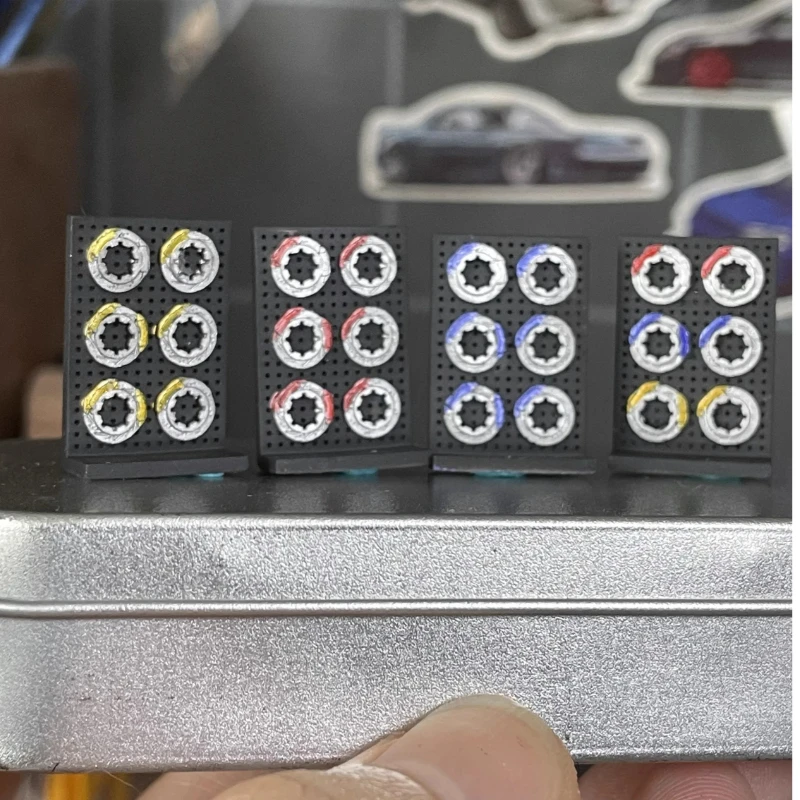 ชุดเครื่องมือซ่อมรถยนต์แบบตั้งพื้นพร้อมขาตั้งคาลิปเปอร์ขนาด 1/64 ใหม่ สำหรับงานดัดแปลงรถโลว์ไรเดอร์ รถกระโดด พร้อมถังน้ำมันและแท่นล้าง