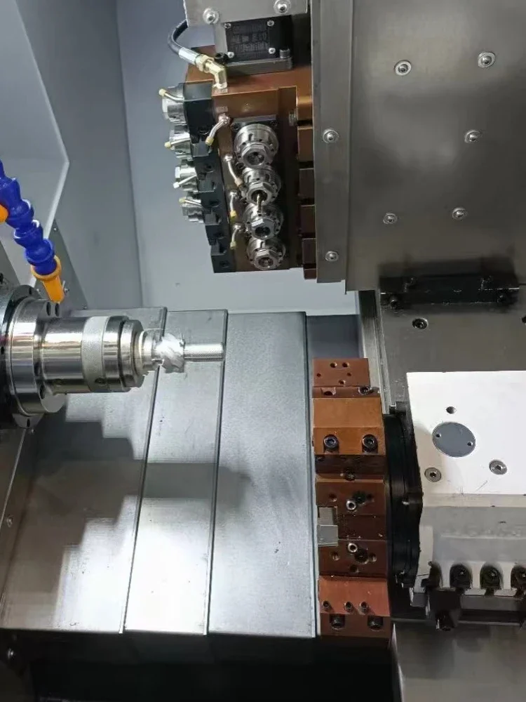 Numerical control lathe drilling turning and milling compound tapping chamfer spindle servo