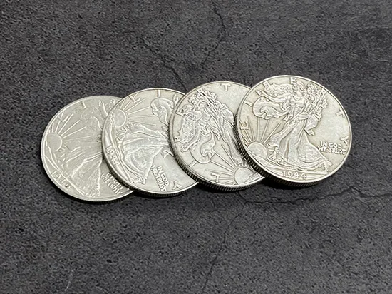 Four in One Walking Liberty Half Dollar Set Zaubertricks Münze erscheinen Vanish Magia Magier Zubehör Close Up Illusion Mentalismus
