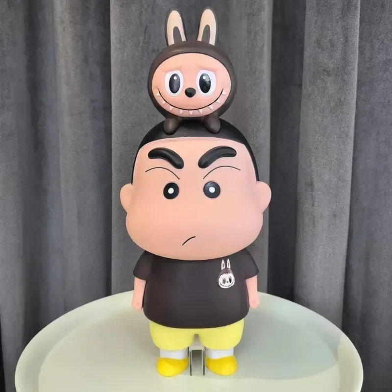 

Аниме фигурки Crayon Shin-Chan Labubu, 42 см, 1:1, большая кавайная модель нохара Shinnosuke Labubu из ПВХ, коллекционные игрушки в подарок