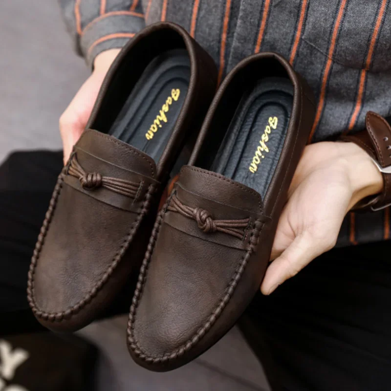 Buty męskie 2025 mokasyny męskie wygodne wsuwane buty do jazdy samochodem modne męskie buty w stylu casual letnie wszechstronne Zapatos Para Hombres
