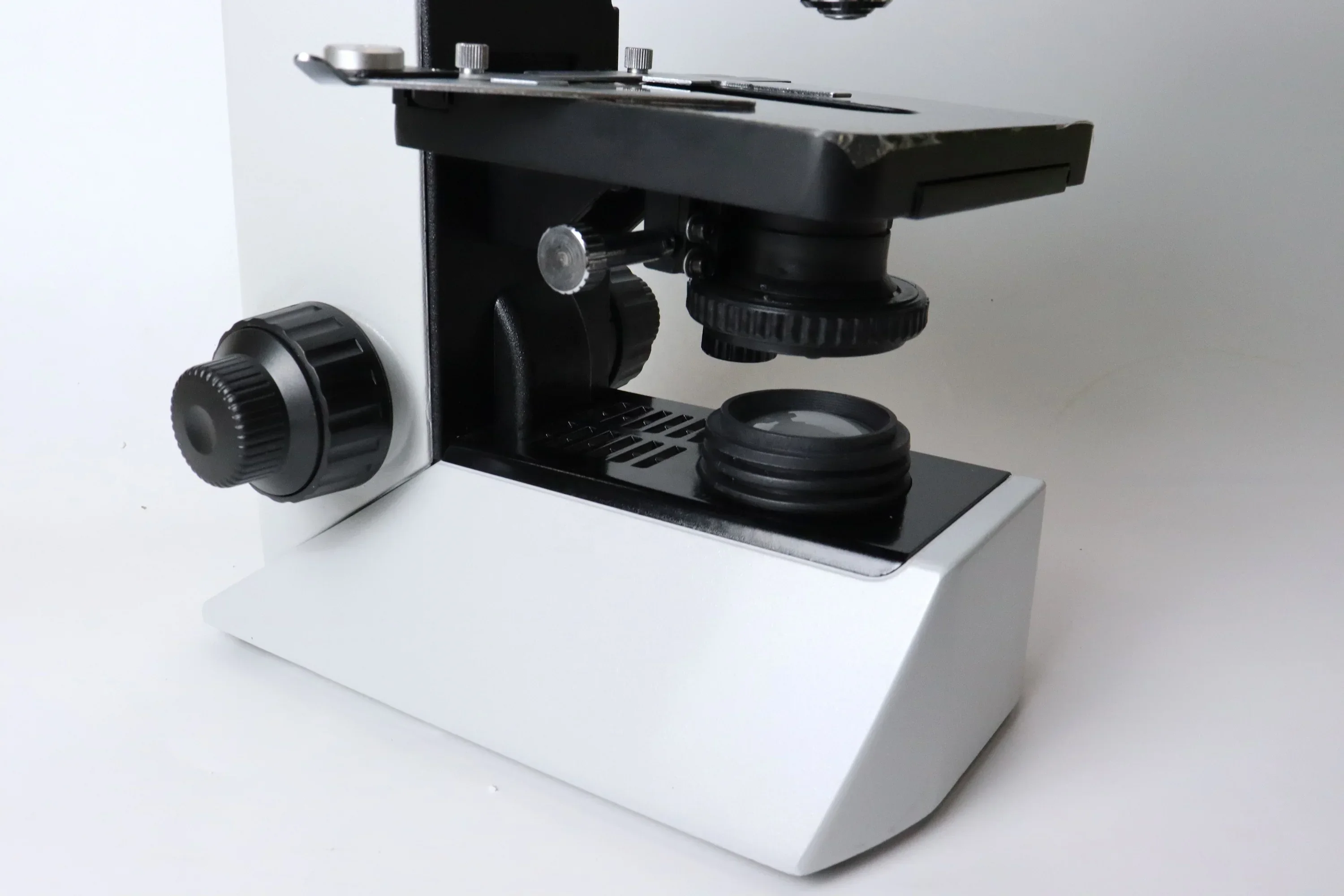 Lab Por Multi-purpose Universal Optical System WF 10X 20mm Objective 4x 10x 40X 100X Biological Microscope For Education