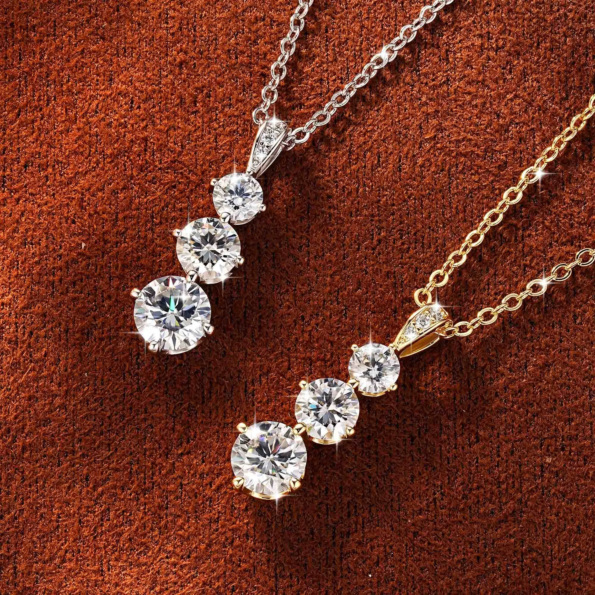 Abestecom Halskette mit drei Steinen und Kronenanhänger, 6 mm, rund, VVS1, D-Farbe, Moissanit-Halsketten, Damenschmuck, feines Geschenk-Accessoire – Detail 2