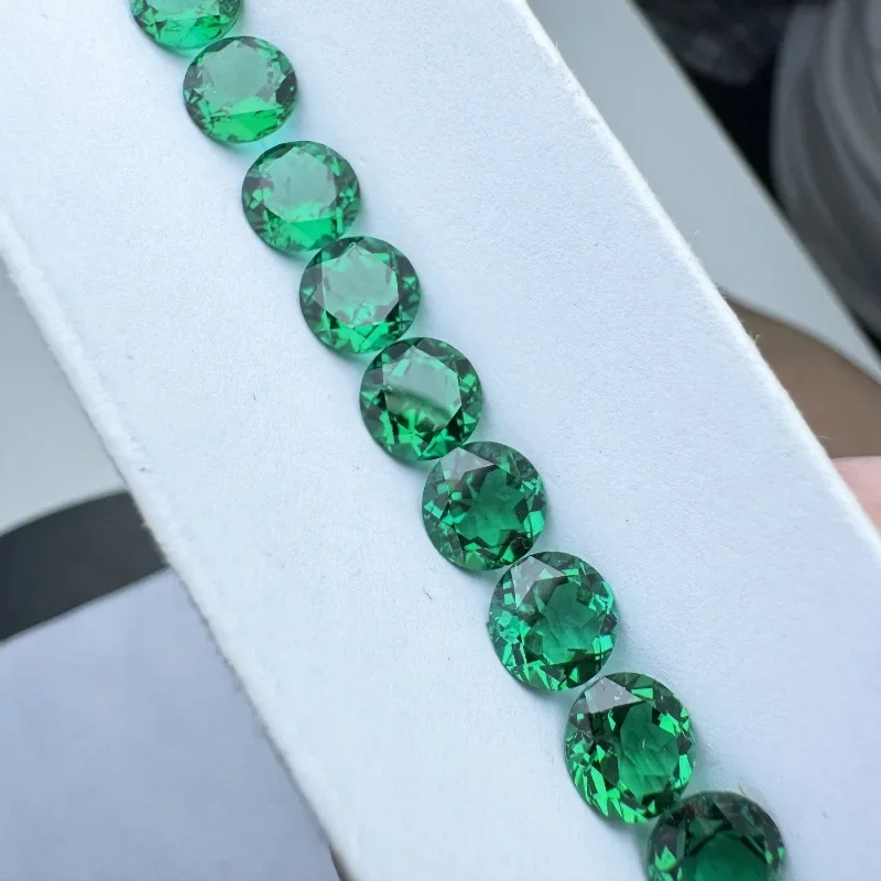 

A-Lab Grown Zambian Emeralds Round Shape Hydrothermal Hand Cutting with Cracks Inclusions Inside Selectable AGL Certificate