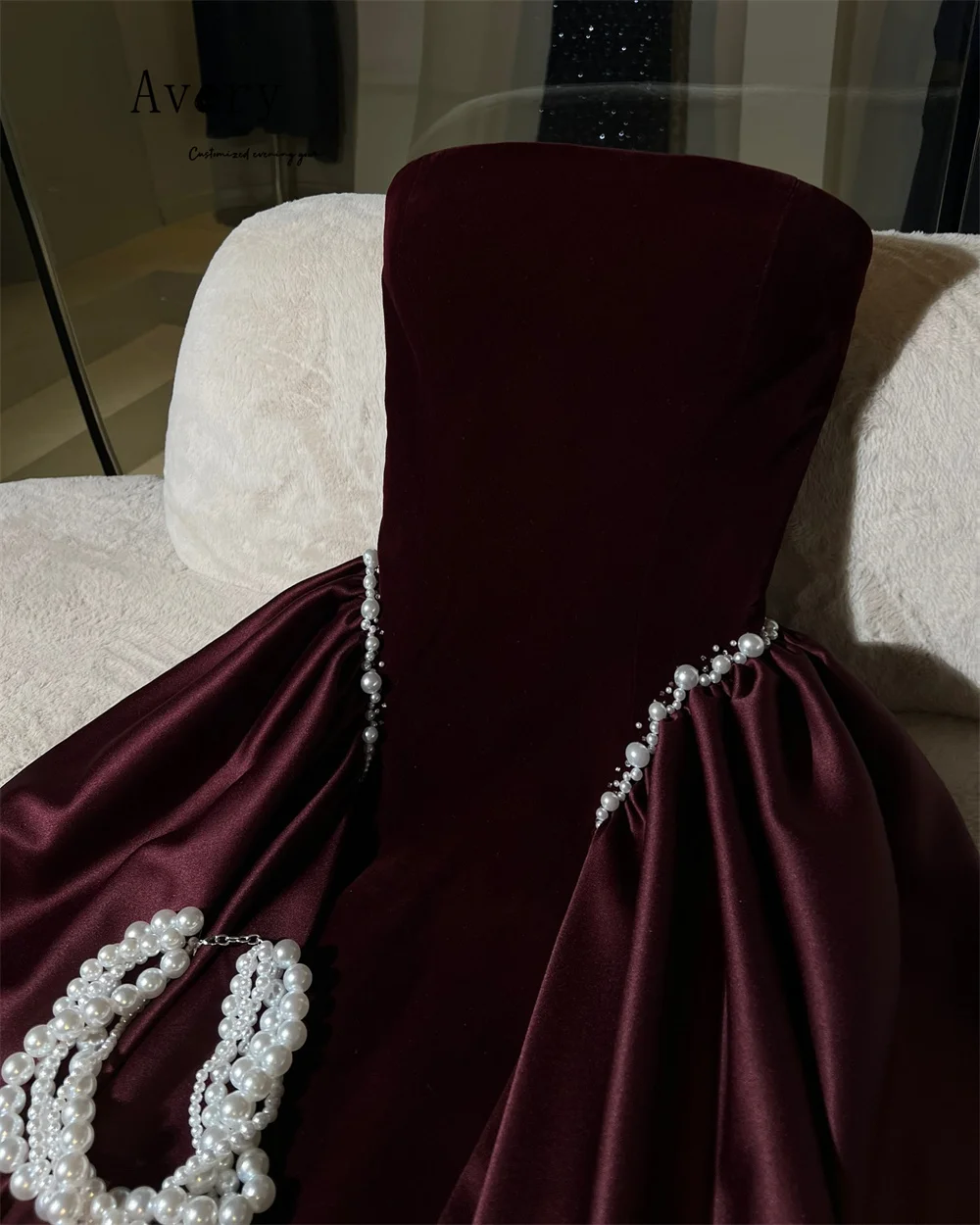 Avery personalizado negro con cuentas fuera del hombro sin mangas vestidos de lujo 2025 vestidos de cóctel elegantes 2025 vestido de noche de lujo para mujer