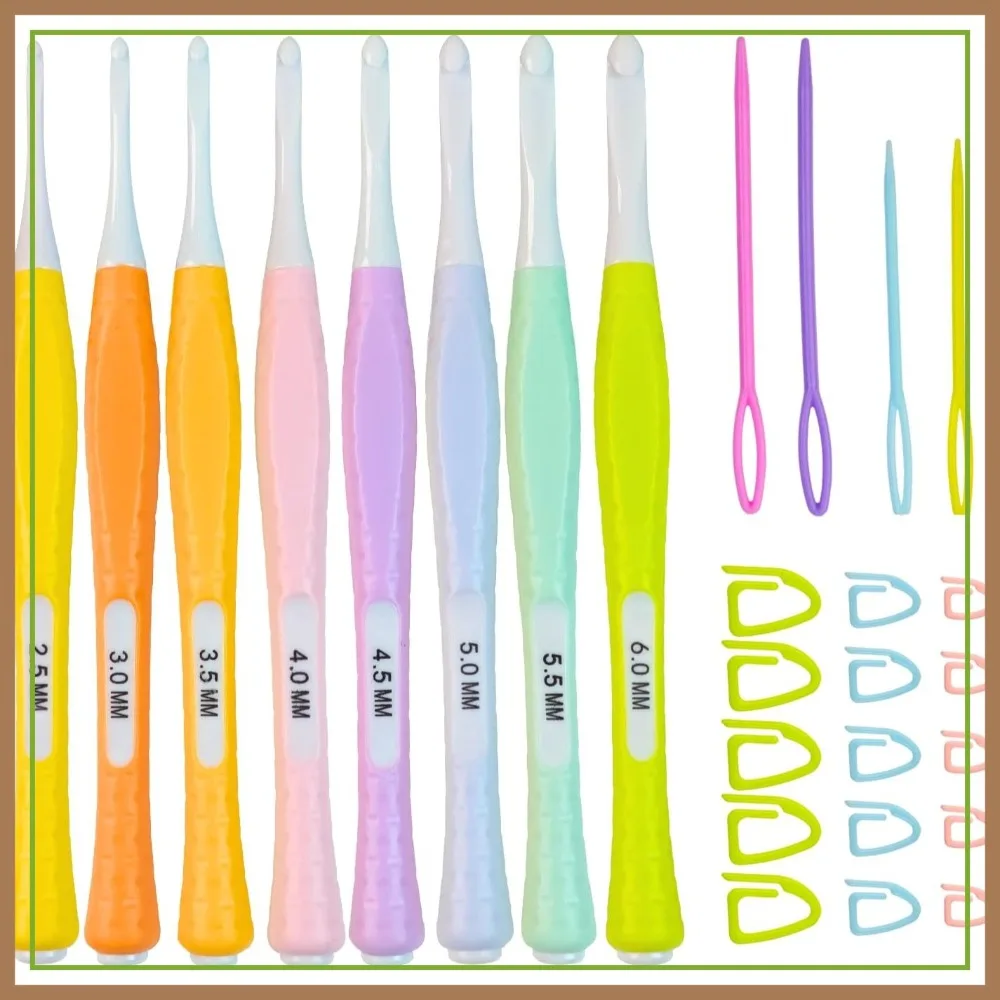 

Ergonomic Crochet Hooks Set 8 Sizes 2.5-6mm with Stitch Markers & Yarn Needles for Arthritis