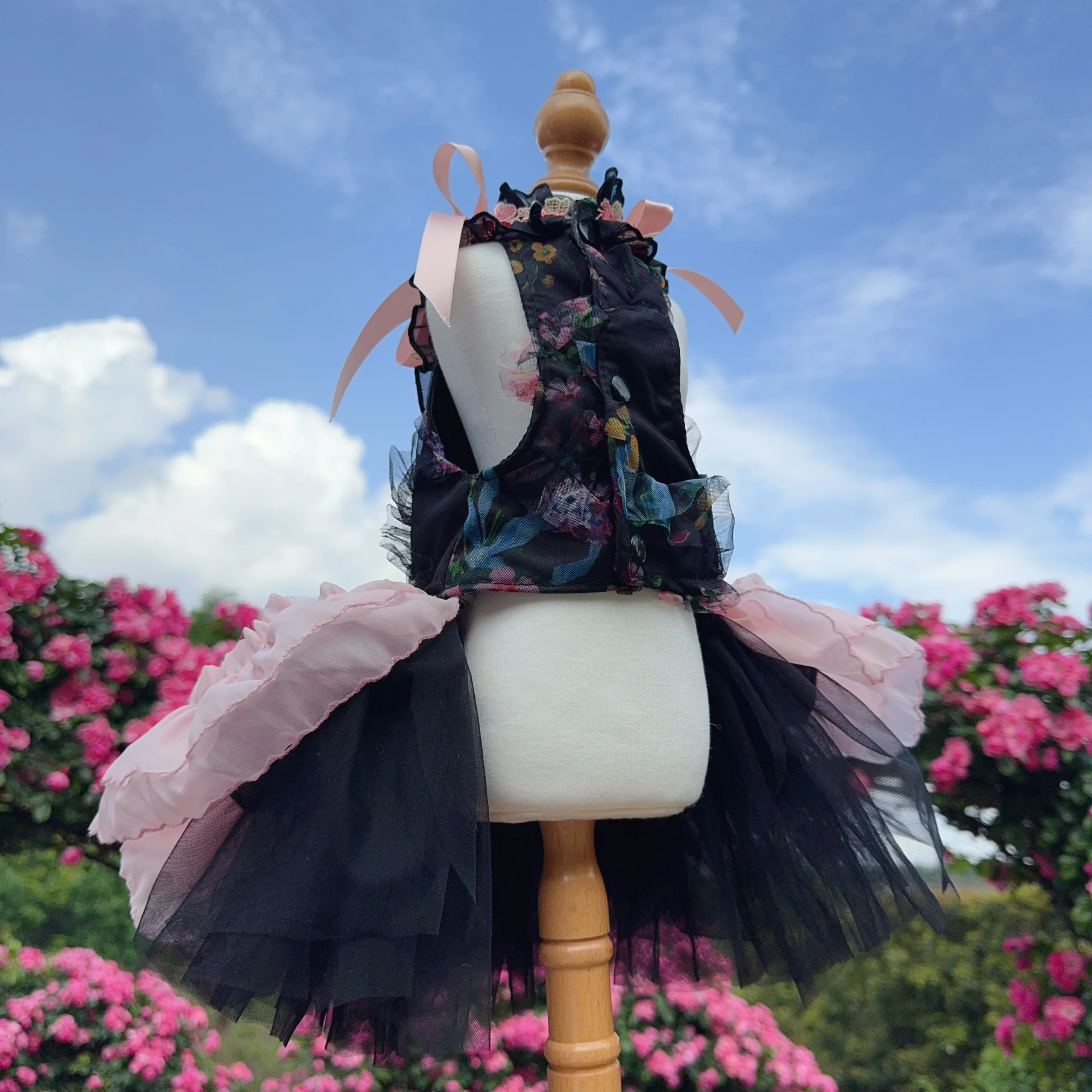 Luxury High-end Black Pink Roseflower Pet Dog Clothes Handmade Long Tail Princess Dress For Small Medium Dog Photography Skirts