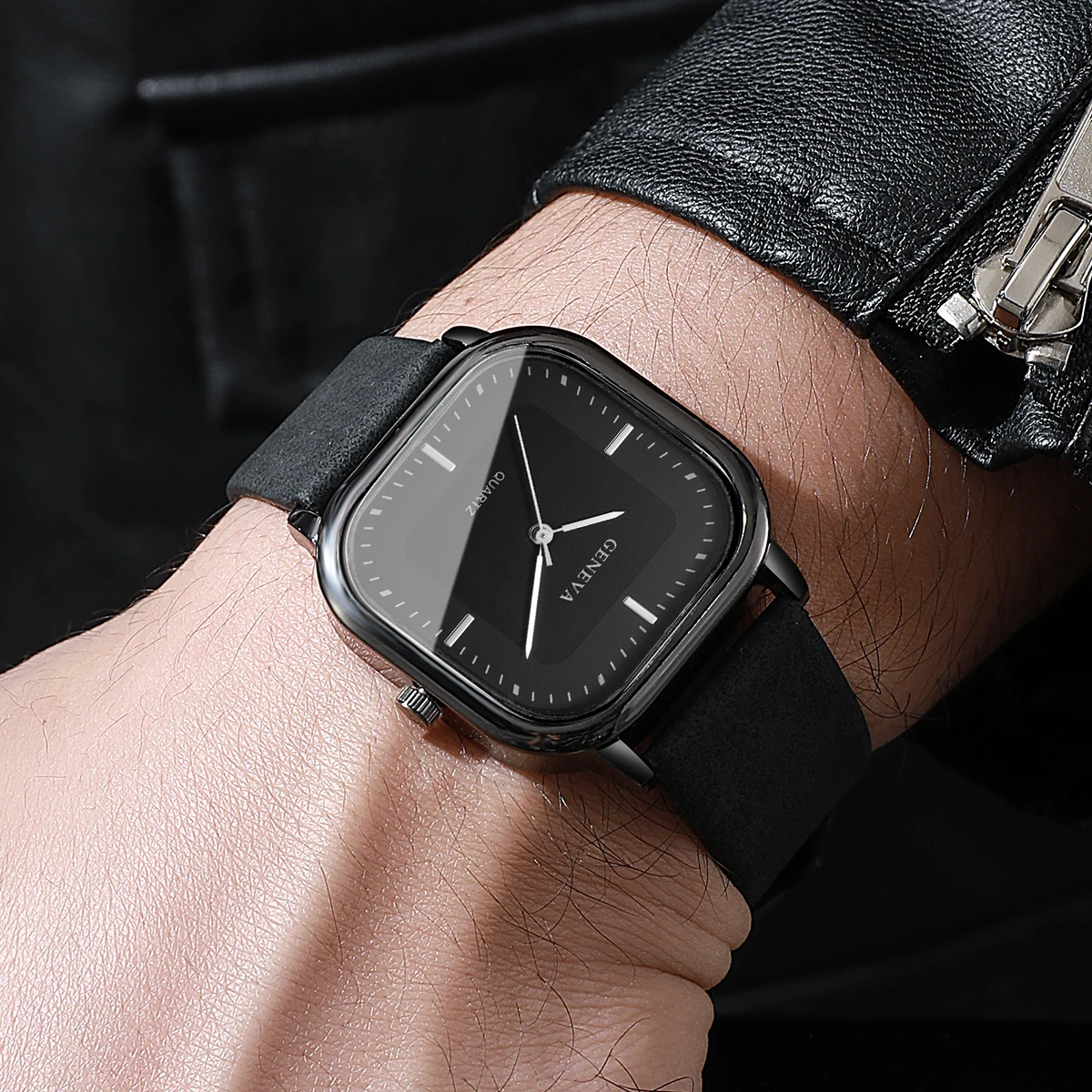 제네바 남성용 미니멀리스트 사각형 블랙 다이얼 브라운 - Solar Powered Watch 리뷰 및 가격