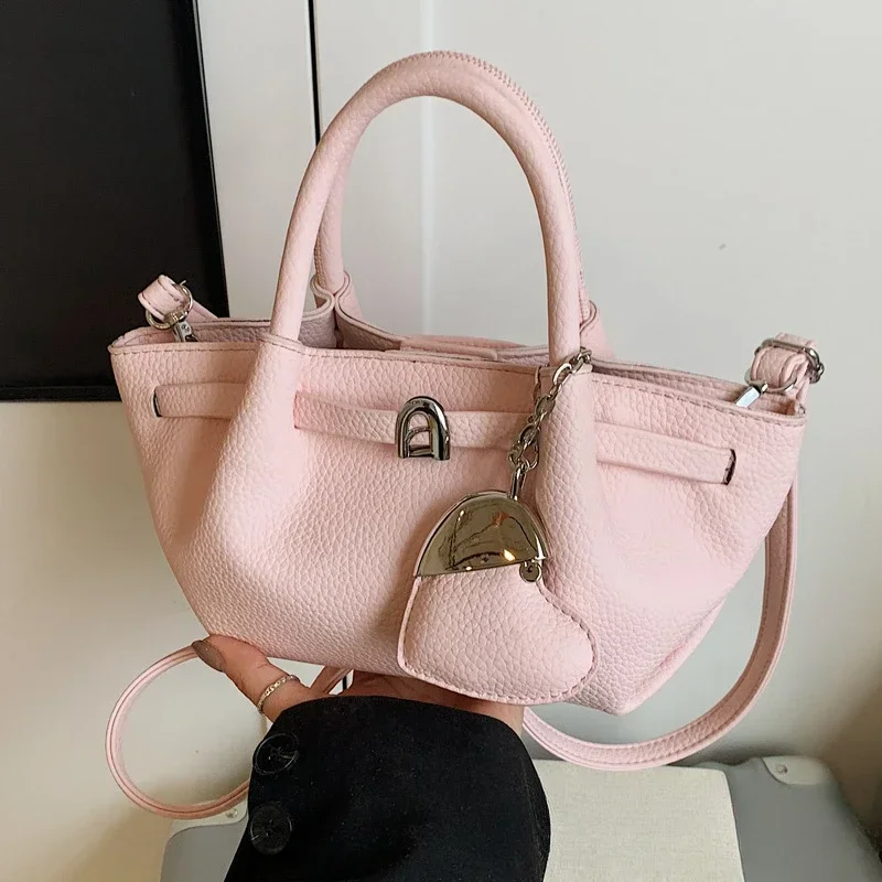 

Spring 2025 New Large Capacity Women's Personality Casual Fashion Luxury Niche Design One Shoulder Crossbody Portable Tote Bag