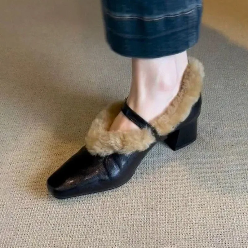 أحذية نسائية بكعب سميك على الطراز الفرنسي مع أحذية جلدية صغيرة من القطيفة ماري جين، أحذية جديدة بمقدمة مربعة للشعر من قطعة واحدة