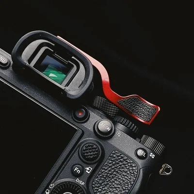 Metal Hot Shoe Thumb-Up Hotshoe Thumb Up Grip For Sony A74 A7R4 A7M4 IV A92 a9II ILCE-7RM4 Camera Hand Grip With leather protect