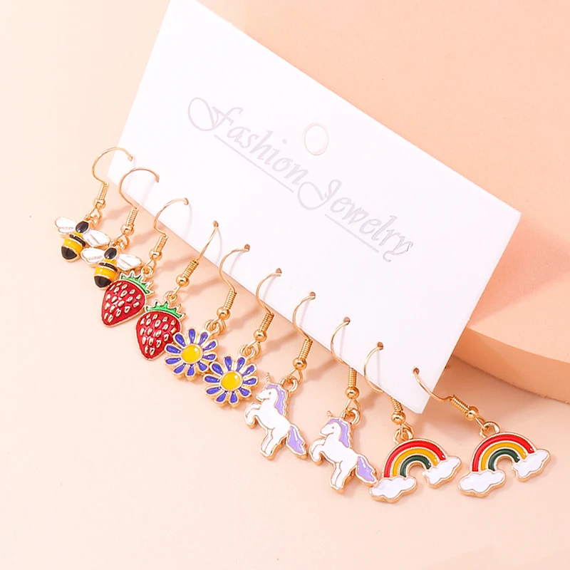 5 Paar/Set Cartoon-Tier-Ohrringe (Pferd, Biene) für Frauen, Legierung, Regenbogen-Blumen-Erdbeer-Hängeohrringe, Schmuckgeschenke für Mädchen – Detail 1
