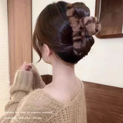 Top Grade Leopard Print Plush Hair Claw For Women Sweet Hair Ornament Hairpin Hair Clip Hairpin Winter Fashion Hair Accessories