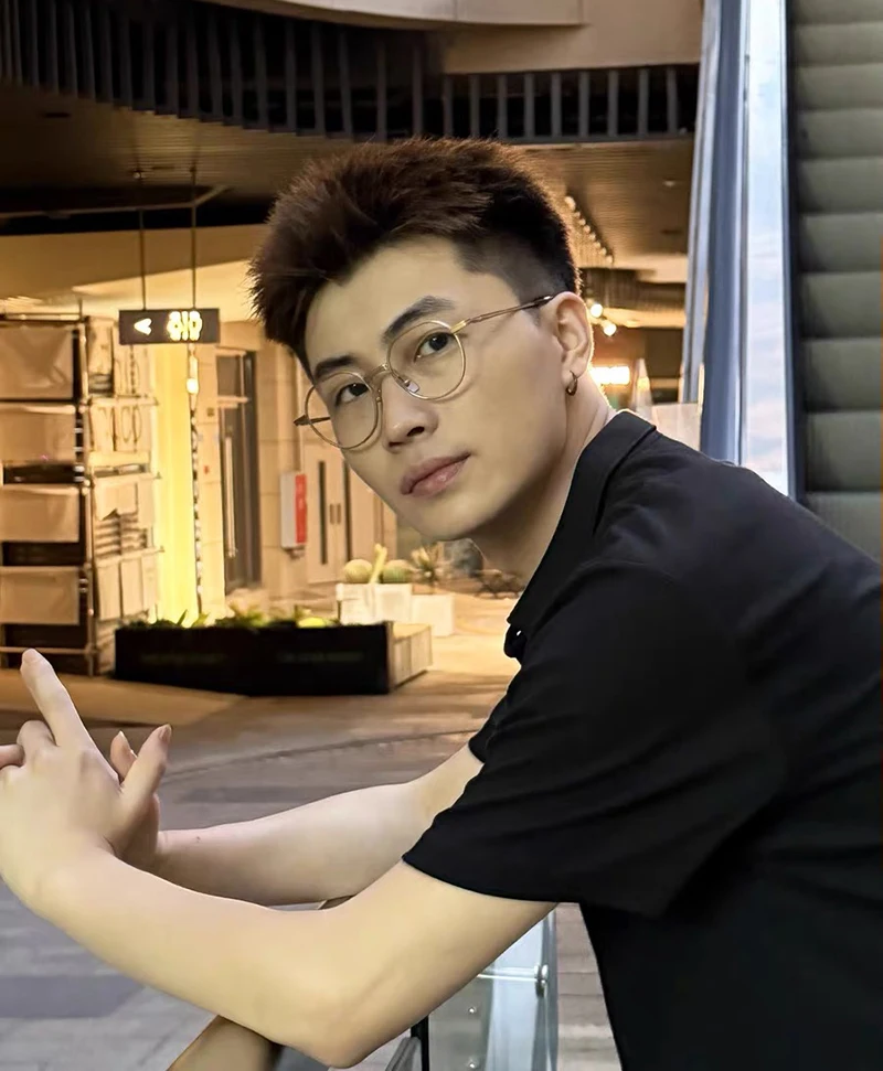 إطار نظارات بيضاوي أنيق ياباني DTX150 للرجال والنساء خفيف الوزن مصنوع يدويًا من التيتانيوم وجه كبير نظارات ريترو للأعمال