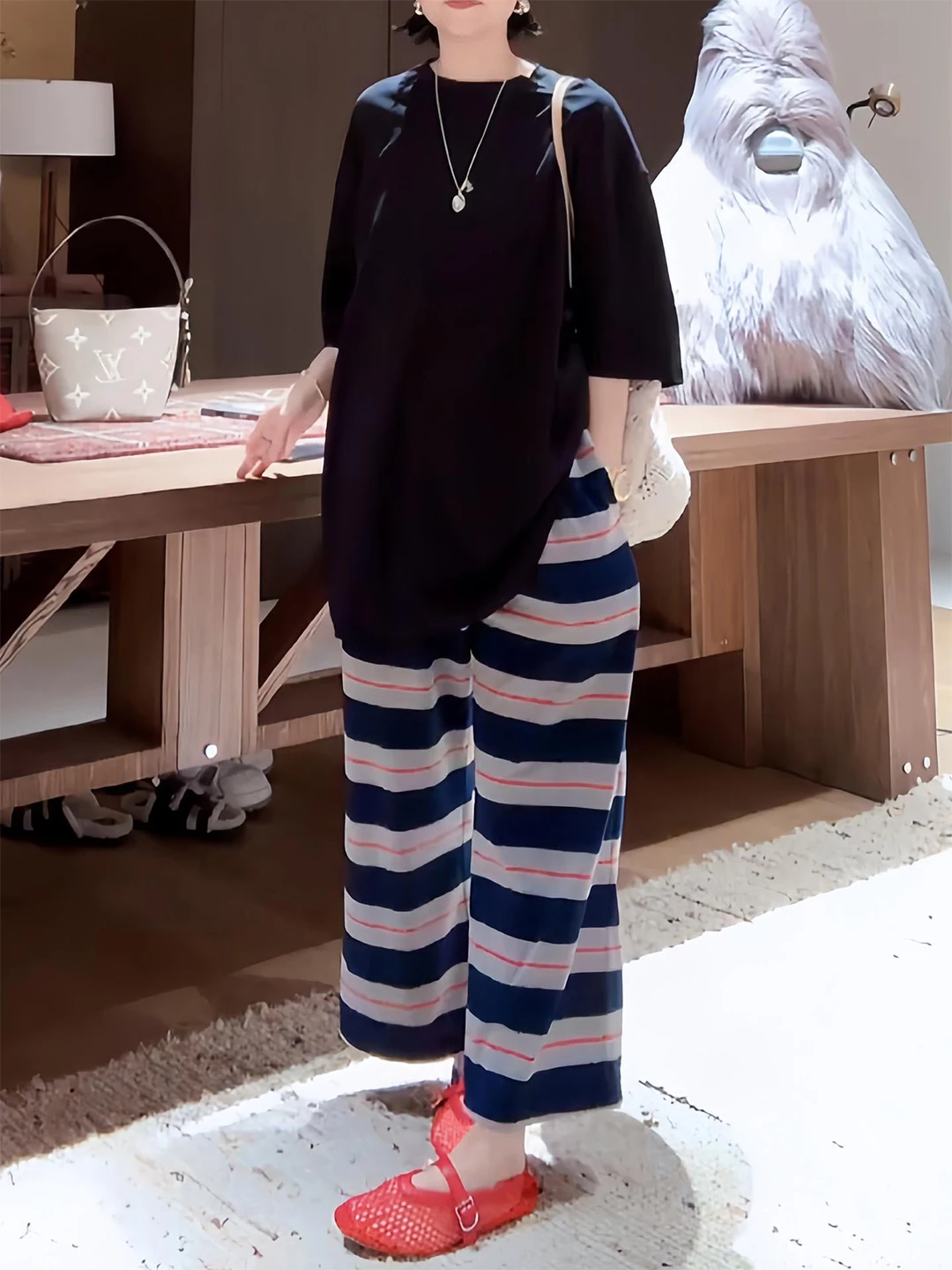 

Summer Casual Loose Feelings Women's Fashion Set Short Sleeve T-Shirt Top And Striped Wide Leg Pants Two-Piece Set