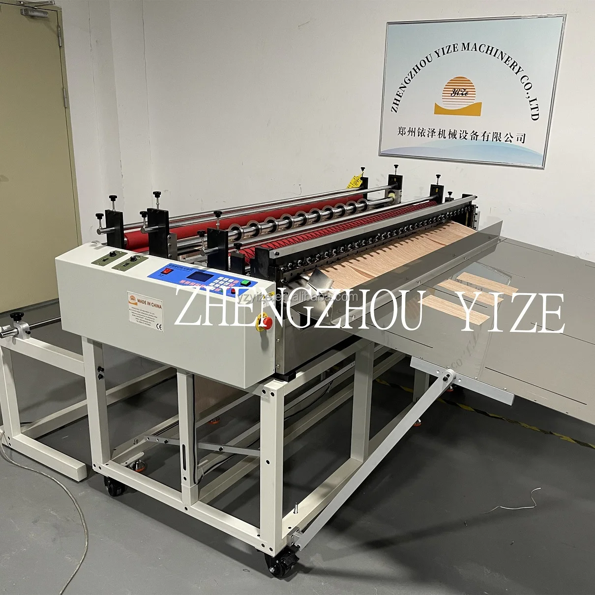 آلة قطع رغوة إيفا للتحكم الآلي في الكمبيوتر لآلة قطع الألواح البلاستيكية لفيلم الورق والجلد PE OPP