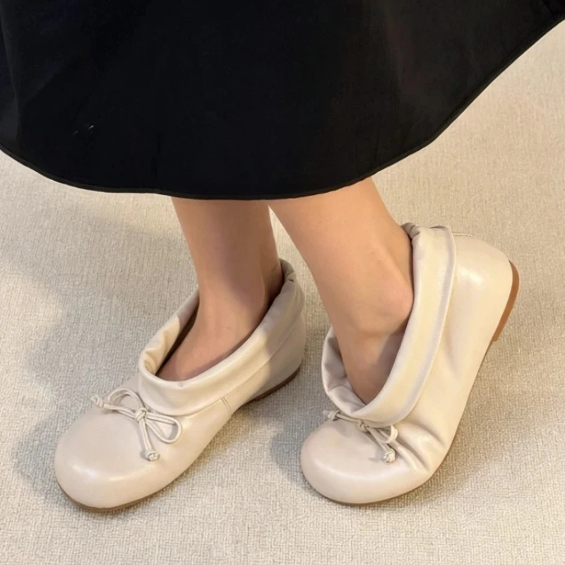 High Quality Soft Leather Folded Design Flats Women Sweet Bow Detail Ballet Shoes for Ladies Comfortable Round Toe Designer Shoe