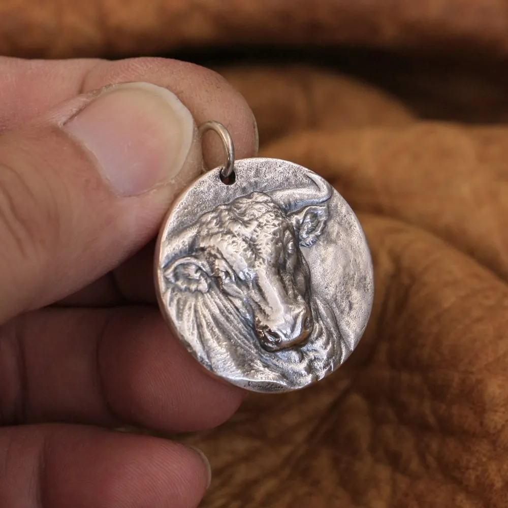 

Fashion 925 Sterling Silver Bull Pendant Punk Round Jewelry TA285 Dia. 28mm