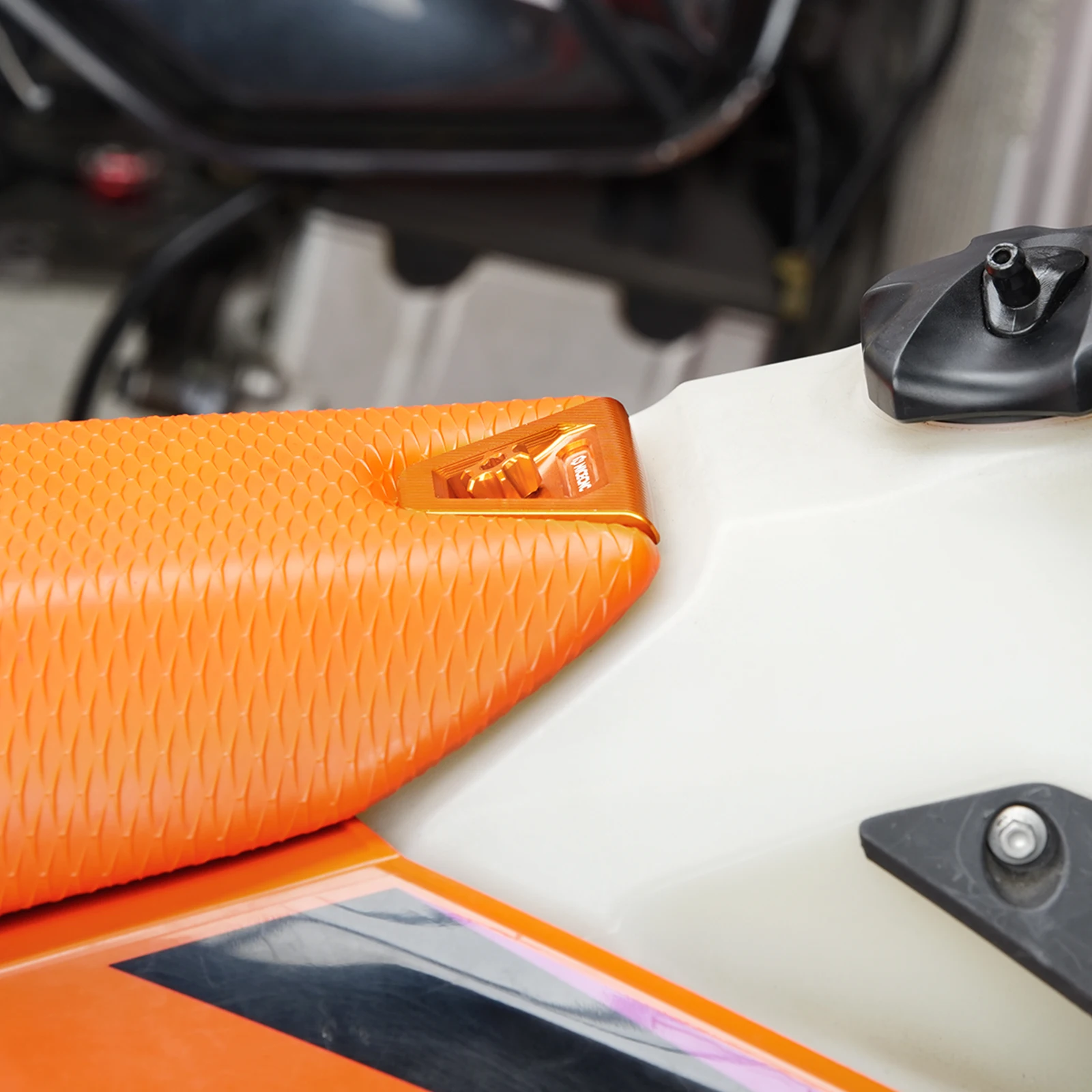 (EU-Lager) 2026 2025 Für KTM EXC 300 SX 125 XC 150 XC-W 250 XC-F 350 EXC-F 450 XCF-W XW-F 500 Sitzhalterung Sitzschrauben-Kit – Detail 15
