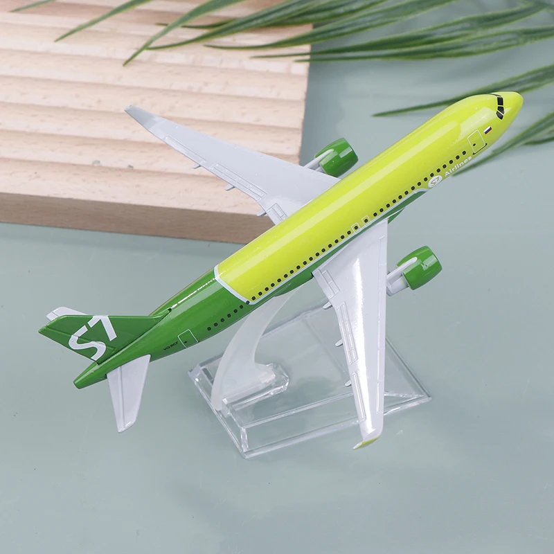 16cm Green Diecast Metal 1:400 Scale Planes Russia Siberia S7 Airlines Airbus A320 Plane Model Alloy Airplane Aircraft Model