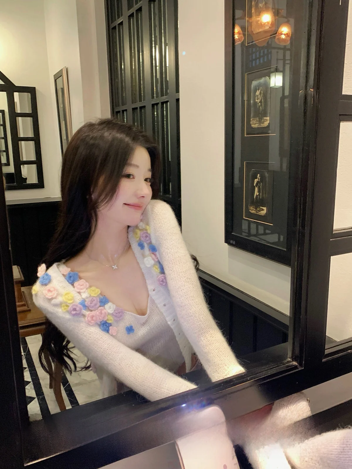 

Белый шерстяной жилет с кружевной отделкой и вязаный свитер на бретелях, комплект из двух предметов от Yoyozhang, коллекция Floral Dream, женская мода